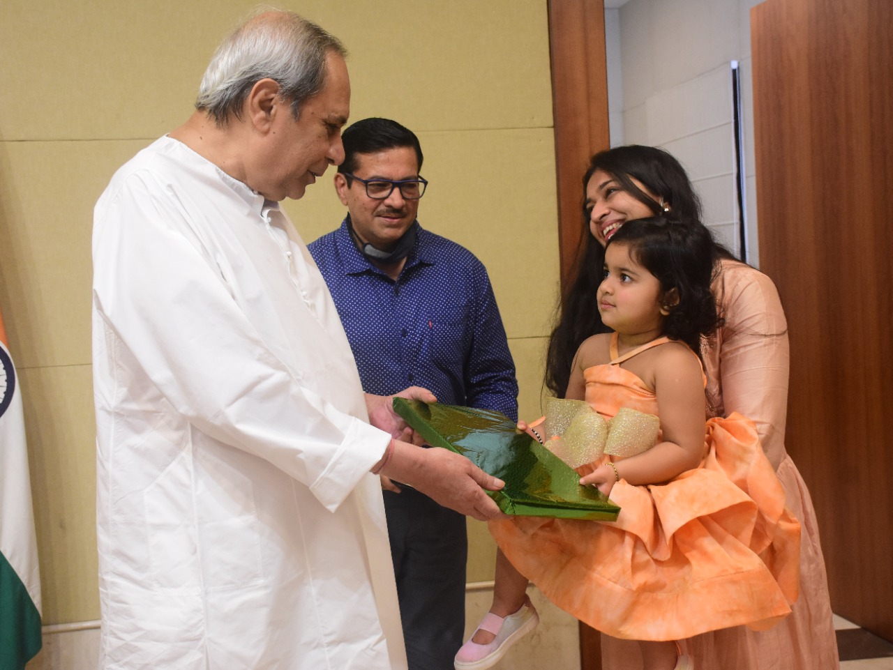 Wonder Kid Anvi Presents CM Her Paintings, Gets Autographed Portrait and Blessings