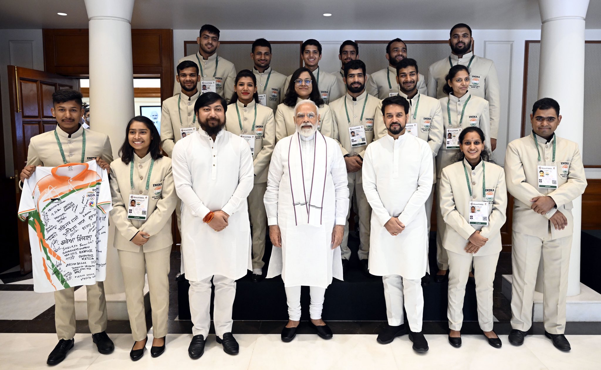 PM hosts Deaflympics contingent at his residence