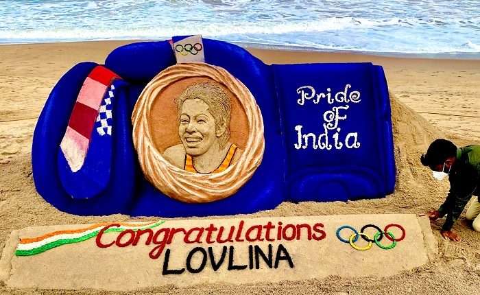 Artist Sudarsan Pattnaik congratulates Lovlina by sand art 