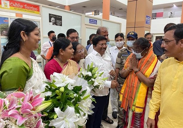 Draupadi Murmu arrives in homeland; given grand reception