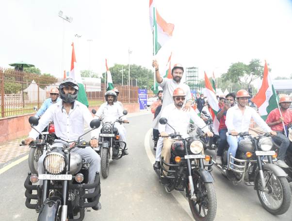 Anurag Singh Thakur participates in the ‘Har Ghar Tiranga’ bike rally organised in Delhi today