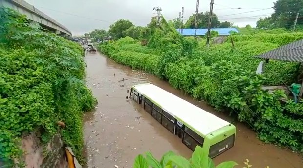 ‘Mo Bus’ stranded in 8-ft deep rainwater at Jatni; passengers rescued