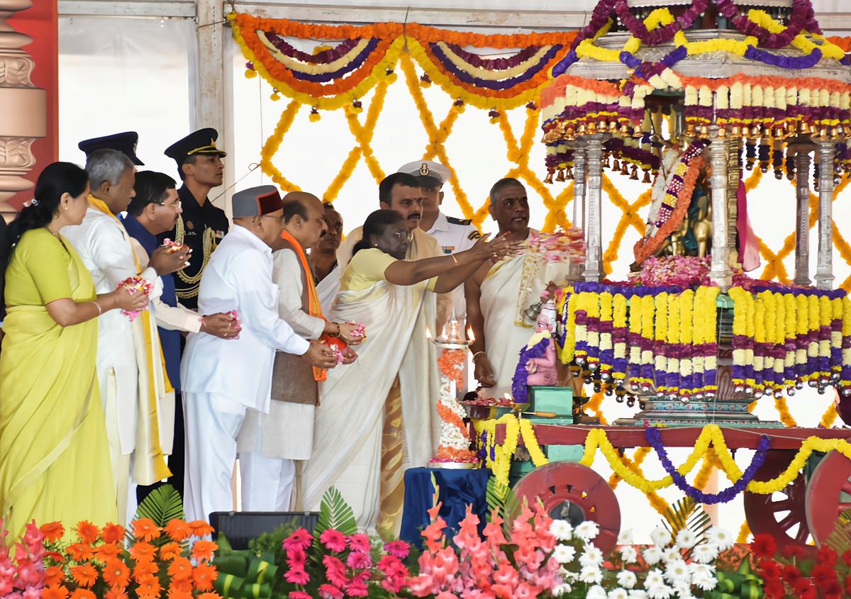 President Of India in Karnataka; Inaugurates Mysuru Dasara Festival