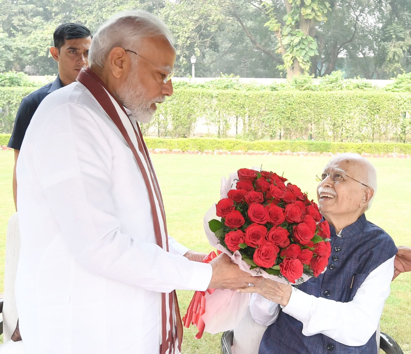 PM meets Shri LK Advani to greet him on his birthday