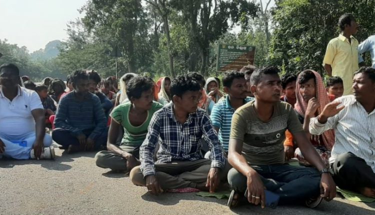 Villagers Protest And Blocks Road Over Police Fake Encounter In Name Of Maoist At Koraput 