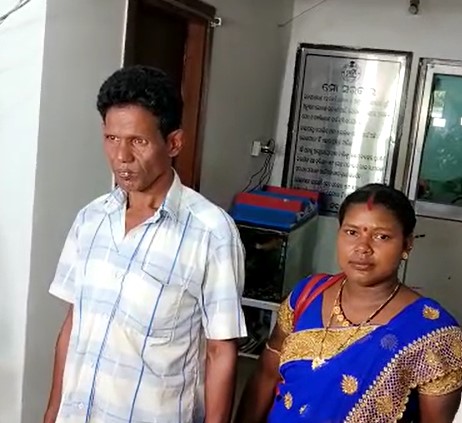 Couple Robbed Inside Mo Bus In Bhubaneswar