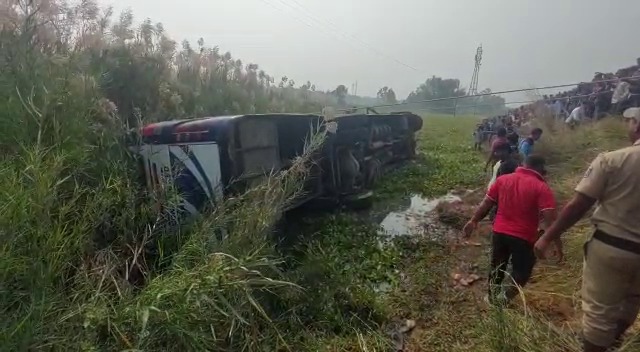 Bus overturns after collision with hyva truck in Odisha, 25 injured