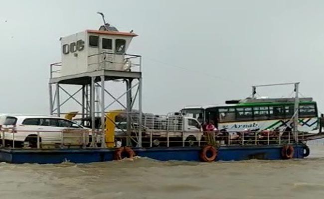 Floating bridge vessel with 100 people onboard gets stuck in Chilika lake