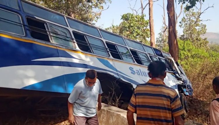 40 hurt as bus meets with accident in Kandhamal