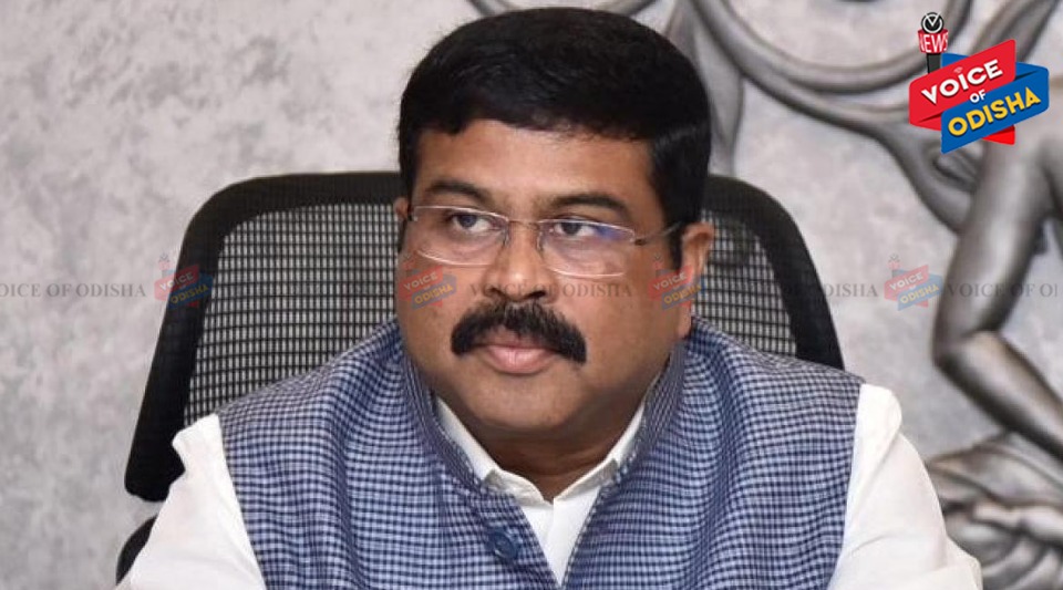Dharmendra Pradhan called upon the youth to act as catalysts of social change at the grassroots