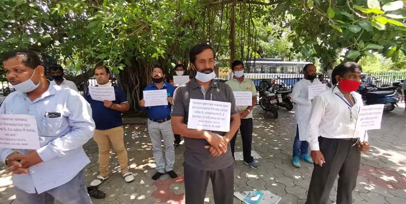 ସ୍କୁଲ ବନ୍ଦ ପ୍ରତିବାଦରେ ଅଭିଭାବକ ମହାସଂଘର ବୈଠକ