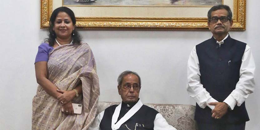 ପ୍ରଣବ ମୁଖାର୍ଜୀଙ୍କ ଆତ୍ମଜୀବନିକୁ ନେଇ ଭାଇ-ଭଉଣୀ ଲଢେଇ