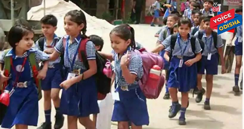 ୯ ମାସ ପରେ ସ୍କୁଲର ବସି ପାଠ ପଢିଲେ ଛାତ୍ରଛାତ୍ରୀ : ପ୍ରଥମ ଦିନରେ  ଆସିଲେ ୫୪% ଛାତ୍ରଛାତ୍ରୀ