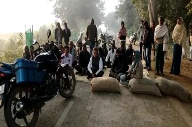 ଧାନ ବସ୍ତା ରଖି ଚାଷୀଙ୍କ ରାସ୍ତାରୋକ