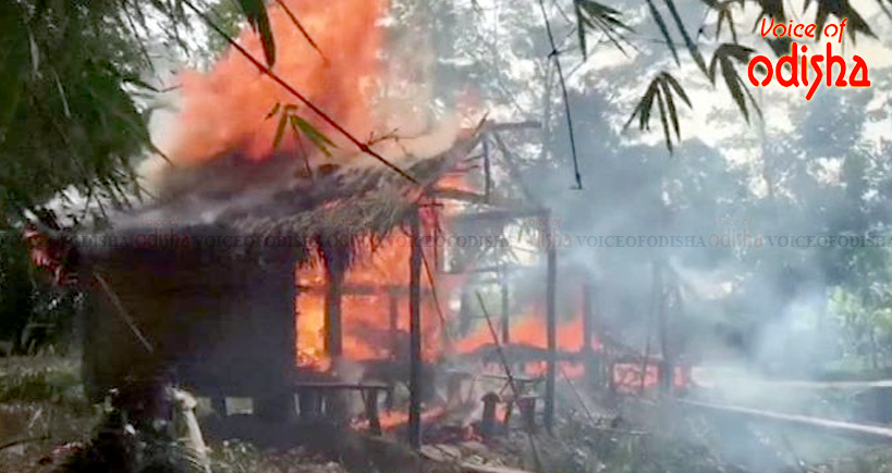 ଦୁର୍ଗାପୁର ଗଁ।ରେ ଅଗ୍ନିକାଣ୍ଡ