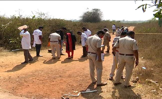  ମହିଳାଙ୍କ ମୁଣ୍ଡକାଟ ଘଟଣା : ପରିଚୟ ପାଇବା ପାଇଁ ପୁଲିସ ପୋଷ୍ଟର ମାରିଲା