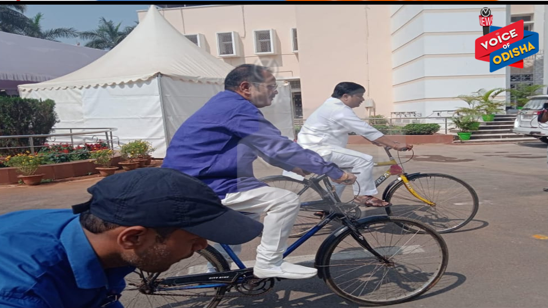 ସାଇକେଲରେ ବିଧାନସଭା ଆସିଲେ ତାରା , ସୁର ଓ ଅଧିରାଜ