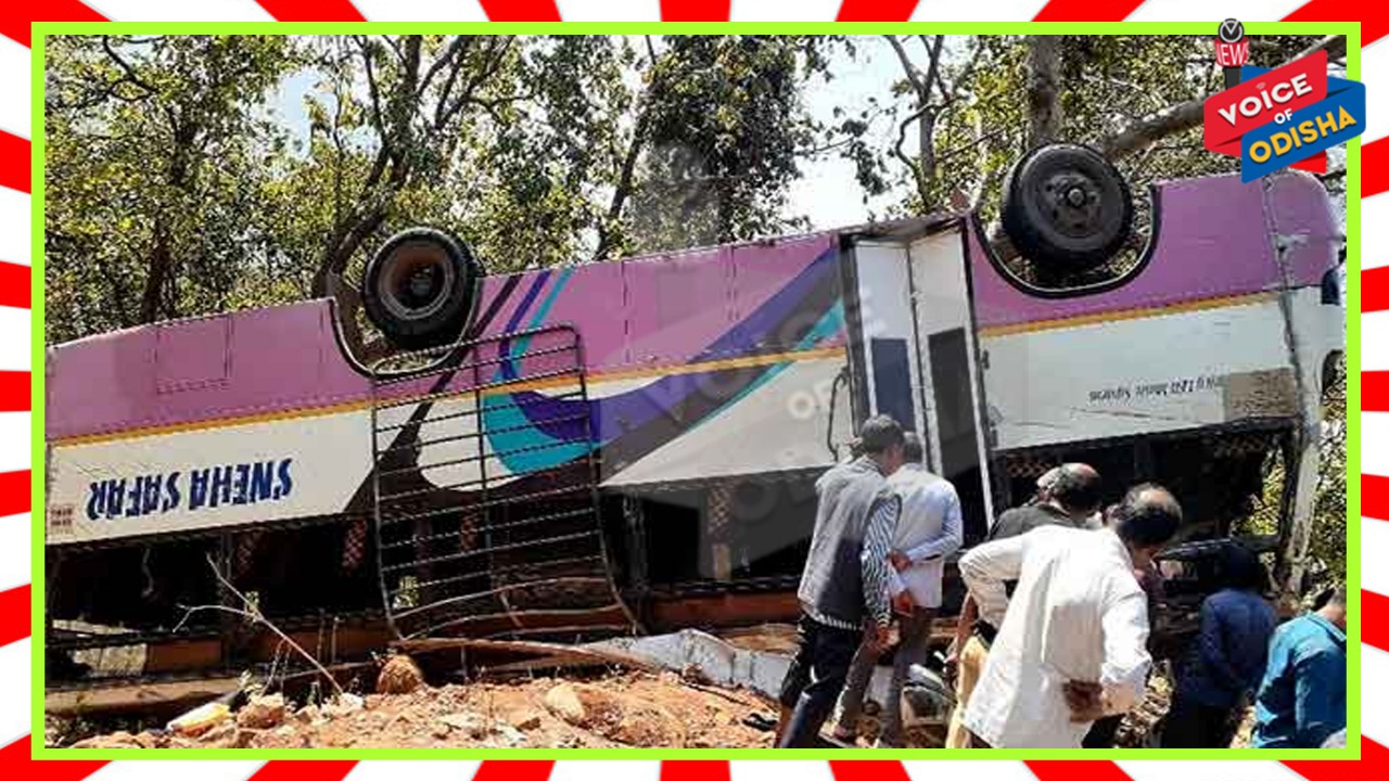 କାଞ୍ଜିପାଣି ଘାଟିରେ ଓଲଟିଲା ବରଯାତ୍ରୀ ବସ , ଜଣେ ମୃତ