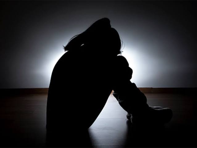 ମାଆ ହେଲେ ଦଶମ ଶ୍ରେଣୀ ଛାତ୍ରୀ 