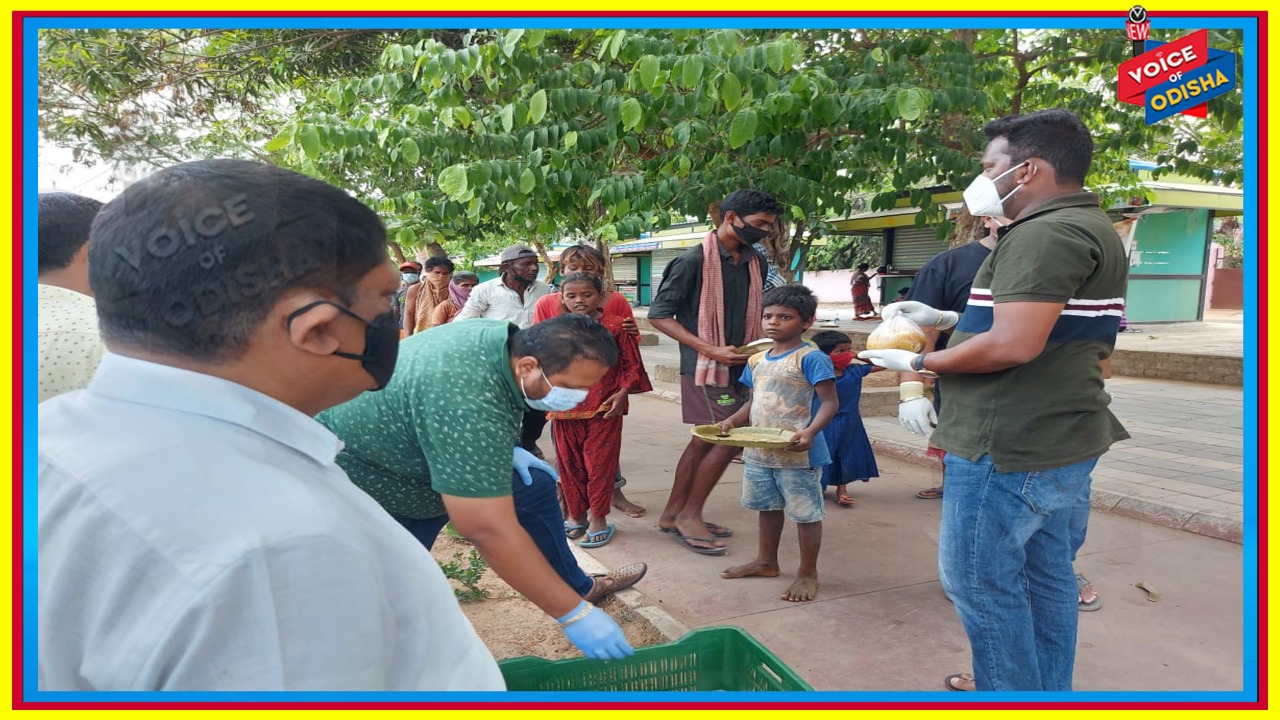 ପ୍ରତିଦିନ ହଜାର ହଜାର ଲୋକଙ୍କୁ ଖାଇବା ଯୋଗାଇ ଦେଉଛନ୍ତି ରାଜୀବ ପଟ୍ଟନାୟକ