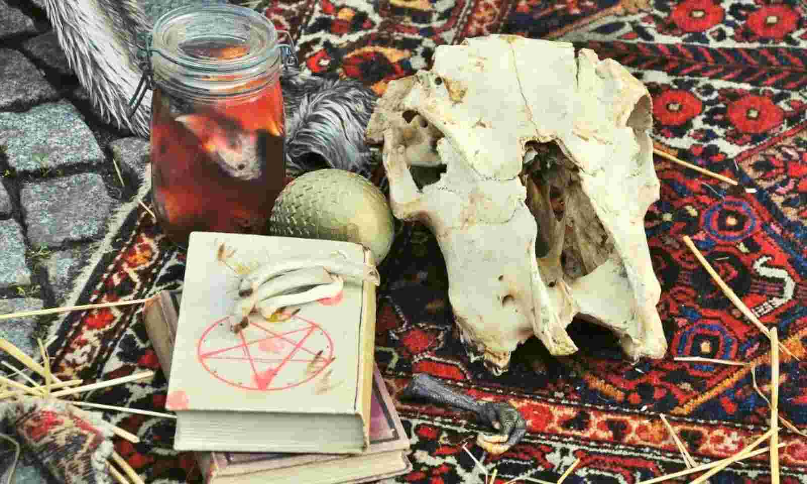 ନୃଶଂସ ବାପା, ଝିଅକୁ ବଳି ପକେଇ ଦେଲା