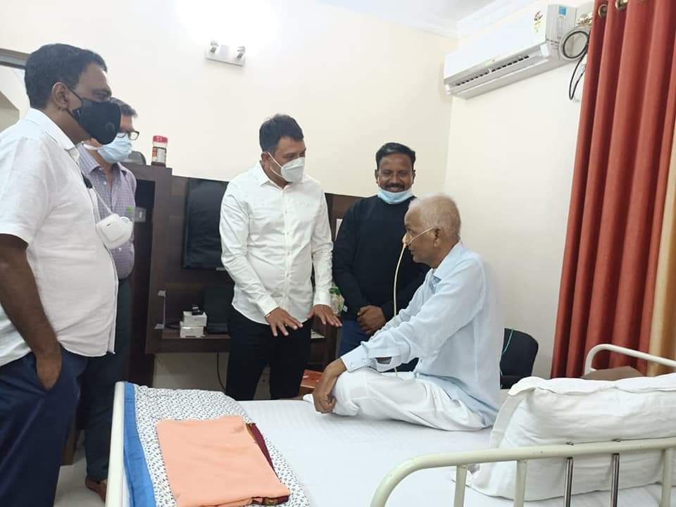 ବିରୋଧୀ ଦଳ ନେତାଙ୍କୁ ଭେଟିଲେ ଦୁଇ ମନ୍ତ୍ରୀ