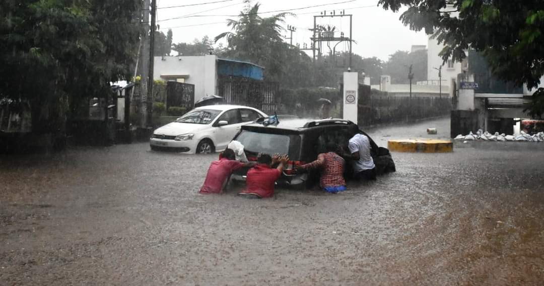 ଭୟଙ୍କର ବର୍ଷାରେ ଉବୁଟୁବୁ