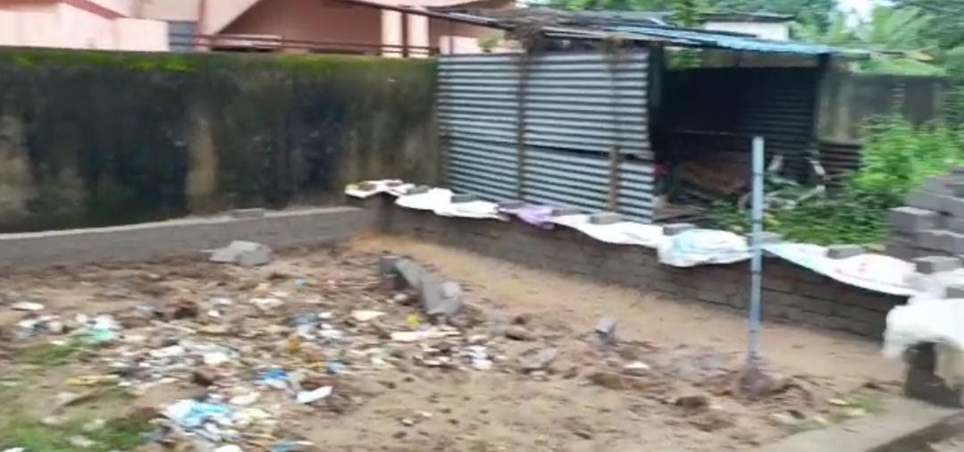 ପୁଲିସ ବୋଲି ସରକାରୀ ଜମି ମାଡ଼ି ବସିଲେ