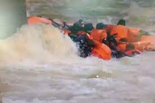 ହାତୀ ଉଦ୍ଧାର ବେଳେ ଅଘଟଣ, ଓଲଟିଲା ରବର ବୋଟ୍