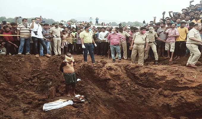 ପୋଡ଼ିବା ଆଗରୁ ମୃତଦେହକୁ ଖଣ୍ଡଖଣ୍ଡ କରିଥିଲେ 