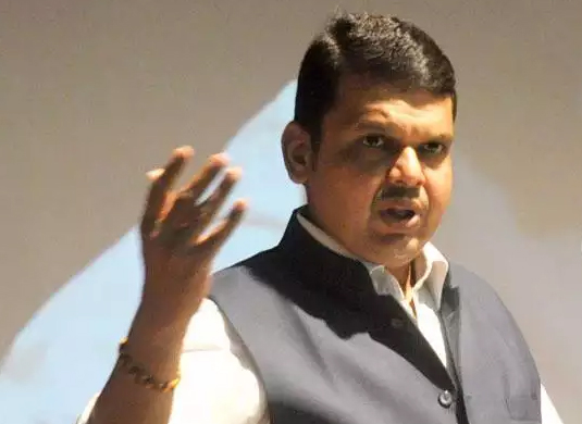 ନୱାବ୍‌ ଫୁଲଝରୀ ଫୁଟାଇଛନ୍ତି, ଦୀପାବଳି ପରେ ବୋମ ଫୁଟାଇବି: ଫଡ୍‌ଣାବିସ୍