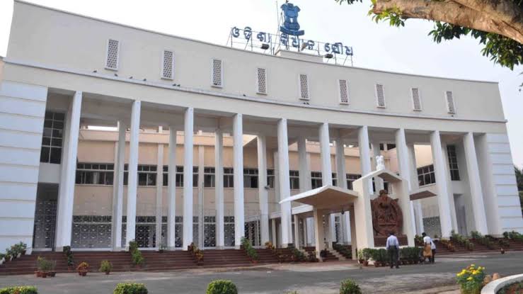 ମନ୍ତ୍ରୀଙ୍କ ଆଗରେ ଘଣ୍ଟ ବାଡ଼େଇଲେ ତାରା 