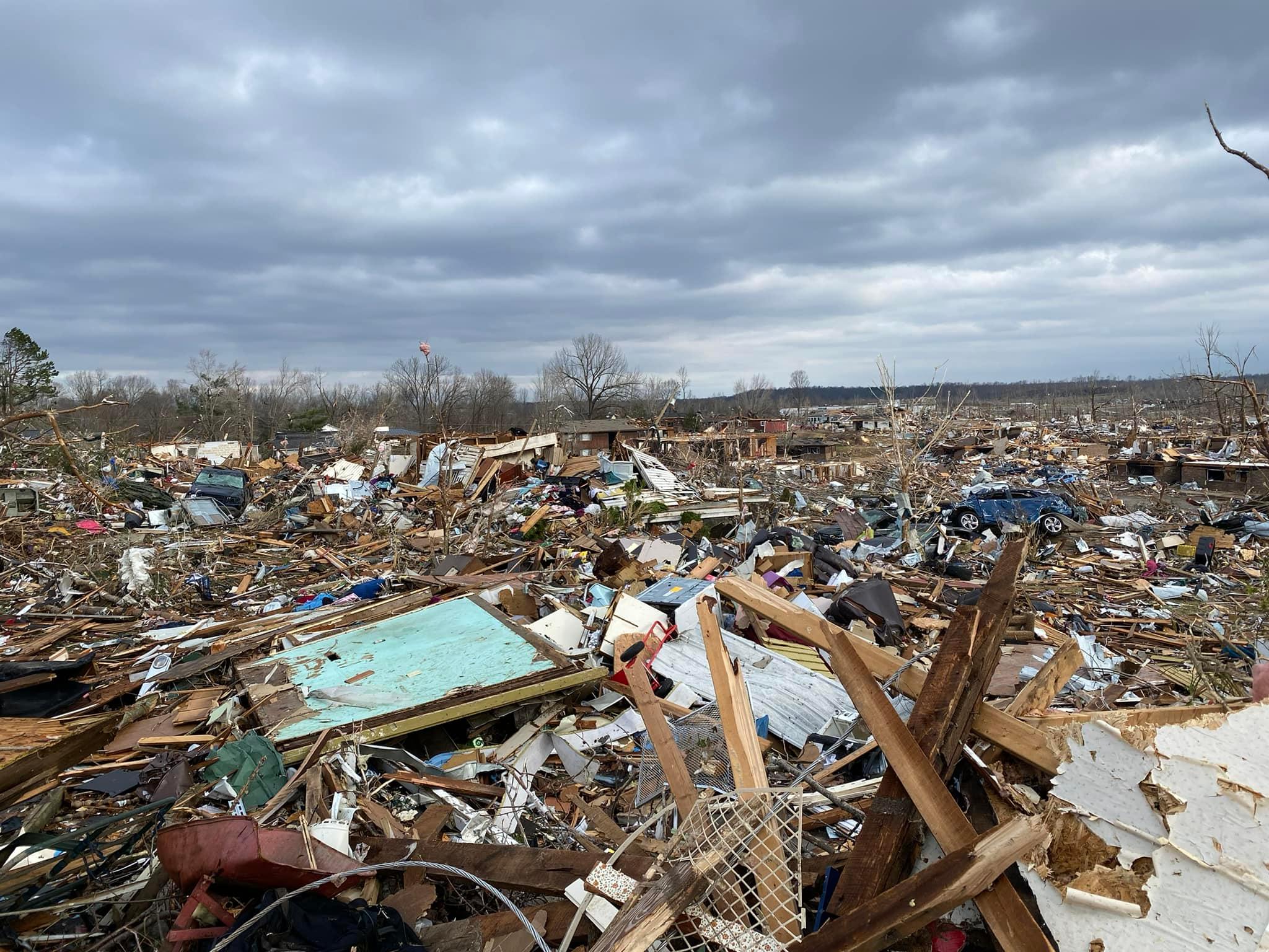 ଭୟଙ୍କର ପବନରେ ଉଡ଼ିଗଲା ୭୦ରୁ ଅଧିକ ଜୀବନ 