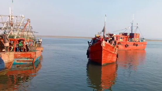 ନିଷିଦ୍ଧାଞ୍ଚଳରୁ ମାଛ ଧରି ୩୨ ଅଟକ