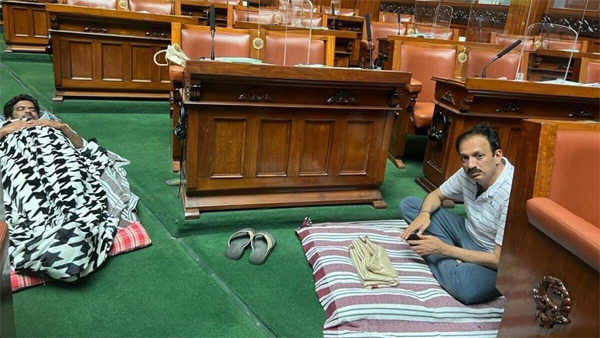 ବିଧାନସଭାରେ ଶୋଇଲେ ବିଧାୟକ