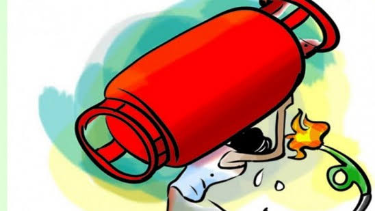  ଗ୍ୟାସ ସିଲିଣ୍ଡର @୧୦୨୬ ଟଙ୍କା