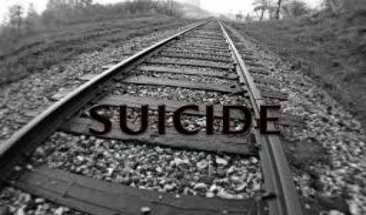 ଷ୍ଟାଟସରେ କହିଲେ ଧୋକା, ତା'ପରେ ଆତ୍ମହତ୍ୟା 
