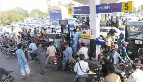 ପାକିସ୍ତାନରେ ମହଙ୍ଗା ମାଡ଼, ପେଟ୍ରୋଲ୍‌, ଡିଜେଲ୍‌ ଦର ୩୦ ଟଙ୍କା ବଢ଼ିଲା