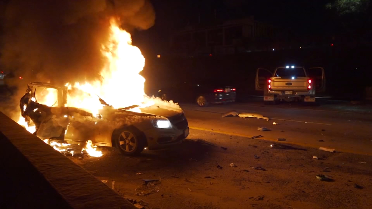 କାର ଦୁର୍ଘଟଣା ପରେ ନିଆଁ ଲାଗିଲା,୩ ଦଗ୍ଧ