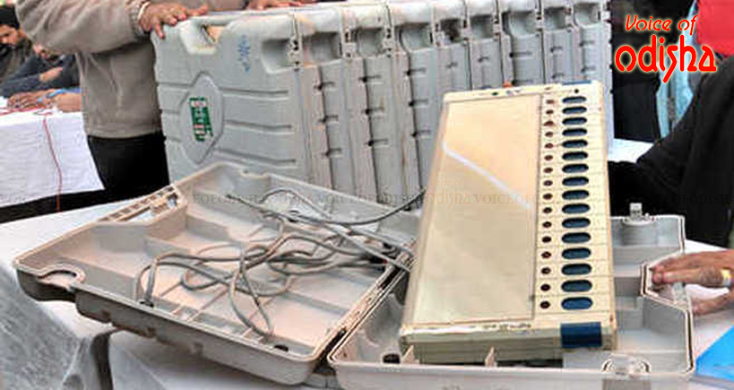  ଇଭିଏମ୍‌ ମେସିନ୍‌ରେ ତ୍ରୁଟି ଥିବାରୁ ମତଦାନ ବିଳମ୍ବ