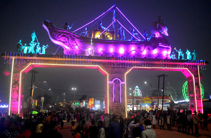 ଐତିହାସିକ ବାଲିଯାତ୍ରା ପାଇଁ ଉଠୁଛି ପଡୁଛି କଟକ 