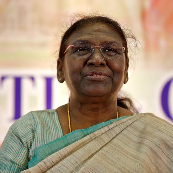 ରାଷ୍ଟ୍ରପତିଙ୍କୁ ଭବ୍ୟ ସ୍ୱାଗତ କଲେ ମୁଖ୍ୟମନ୍ତ୍ରୀ ଓ ରାଜ୍ୟପାଳ 