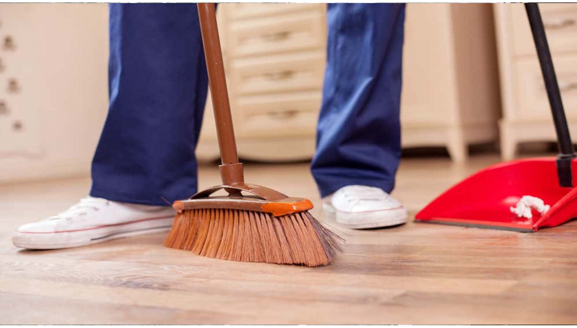 ବାସ୍ତୁ ଅନୁସାରେ ଏହି ସମୟରେ କରନ୍ତୁ ଝାଡୁ 