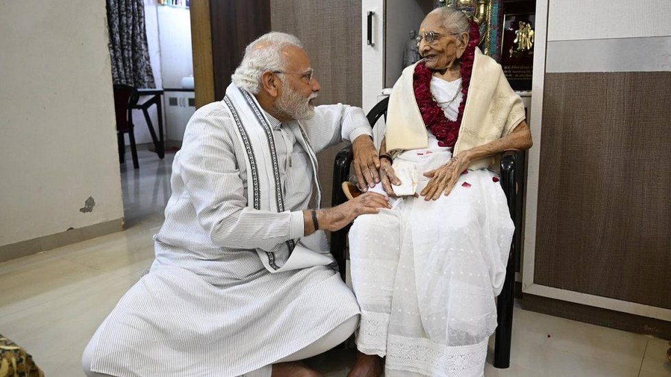 ପଞ୍ଚଭୂତରେ ଲୀନ ହେଲେ ପ୍ରଧାନମନ୍ତ୍ରୀ ନରେନ୍ଦ୍ର ମୋଦିଙ୍କ ମା’ ହୀରାବେନ