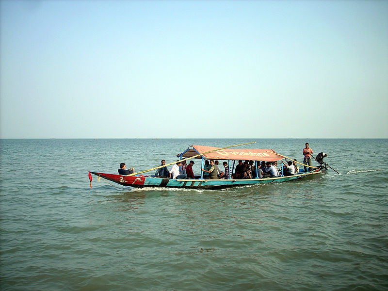 କୁହୁଡ଼ି, ମଝି ଚିଲିକାରେ ଫସିଲା ଡଙ୍ଗା