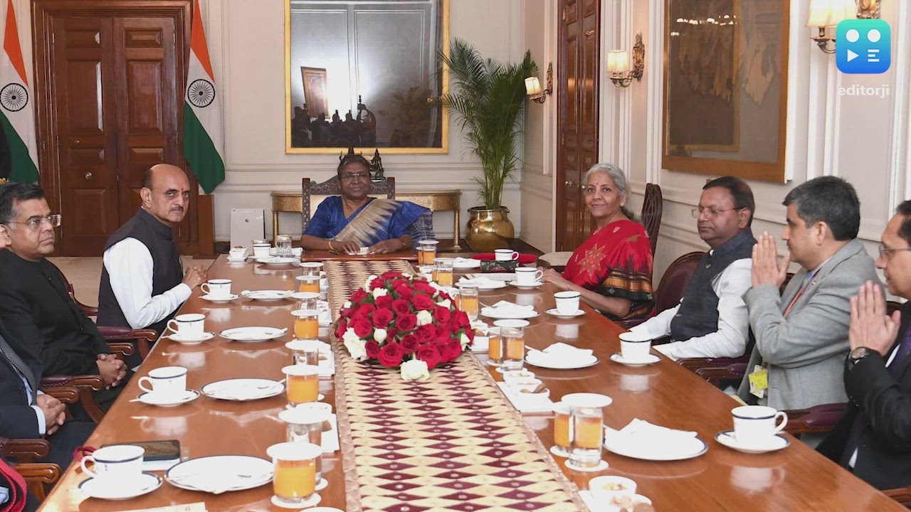 ରାଷ୍ଟ୍ରପତି ଦ୍ରୌପଦୀ ମୁର୍ମୁଙ୍କୁ ଭେଟିଲେ  ଅର୍ଥମନ୍ତ୍ରୀ ନିର୍ମଳା ସୀତାରମଣ