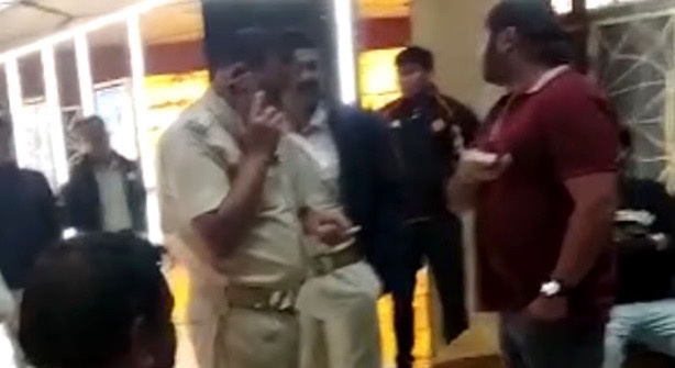 ବିଧାୟକ ସନ୍ତୋଷ ସିଂ ସାଲୁଜାଙ୍କ ପୁଅ ଜିମ୍‌ରୁ ୧୯ ଲକ୍ଷ ଟଙ୍କା ଓ ମଦ ଜବତ