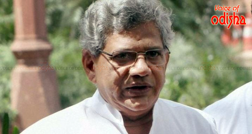 ଶ୍ରୀନଗର ବିମାନବନ୍ଦରରେ ସୀତାରାମ ୟେଚୁରୀ ଅଟକ