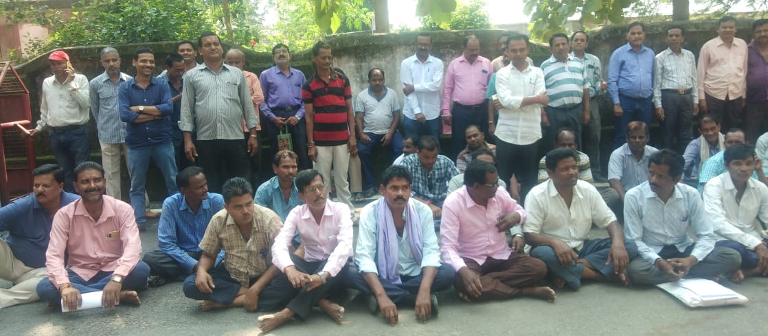 ଆଗକୁ ବିଜେପୁର ଉପନିର୍ବାଚନ, ଧାରଣାରେ ବସିଲେ ଚିନିକଳ କର୍ମଚାରୀ