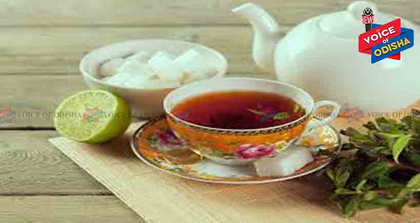 ଶୀତଦିନରେ ଥଣ୍ଡାଜ୍ୱର ପାଇଁ ଚିନ୍ତିତ କି ? ପିଅନ୍ତୁ ଏହି ଚା’ ରାମବାଣ ସଦୃଶ କାମ ଦେବ